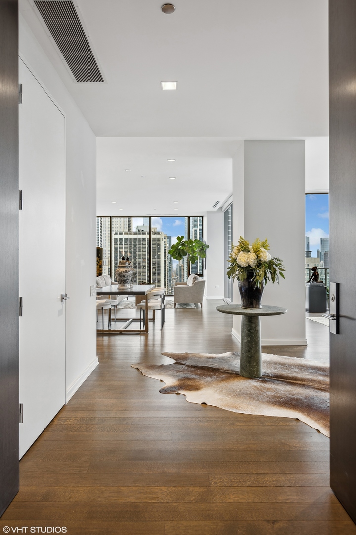 4 E Elm Street Unit: 22S