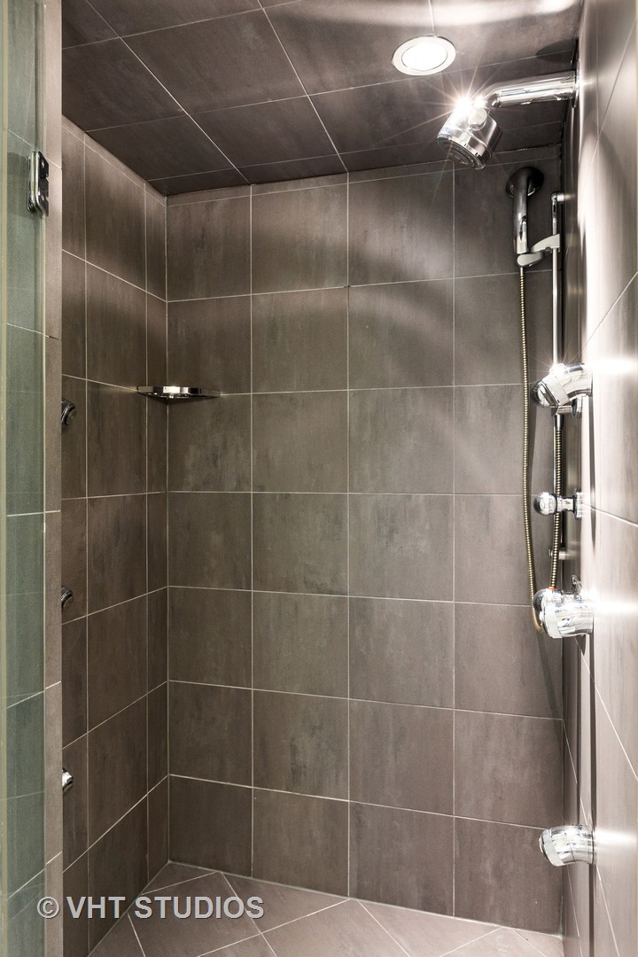 189 E Lake Shore Drive Unit: 2E