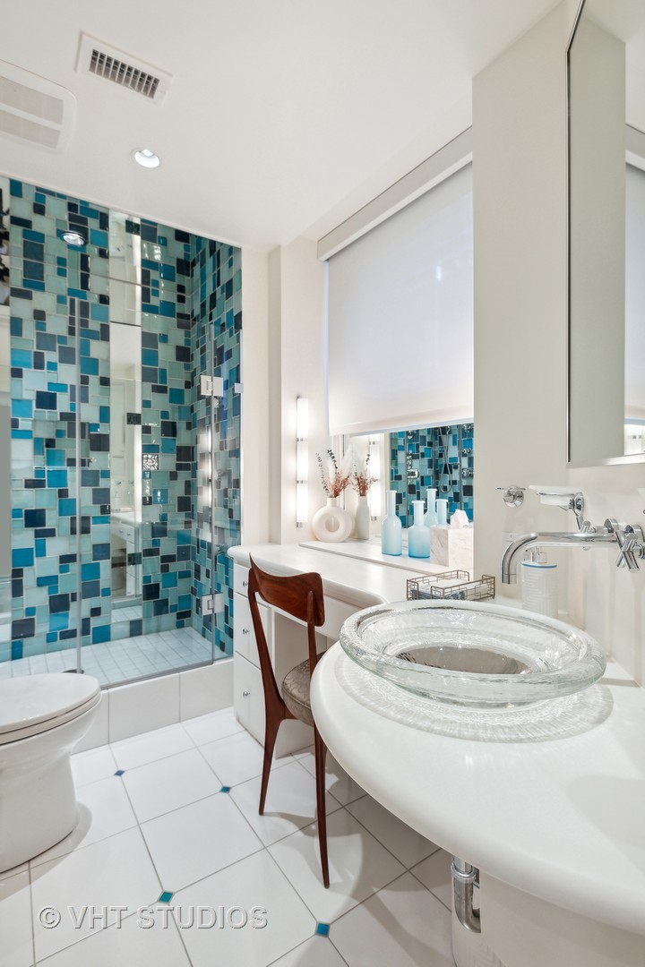 189 E Lake Shore Drive Unit: 2E