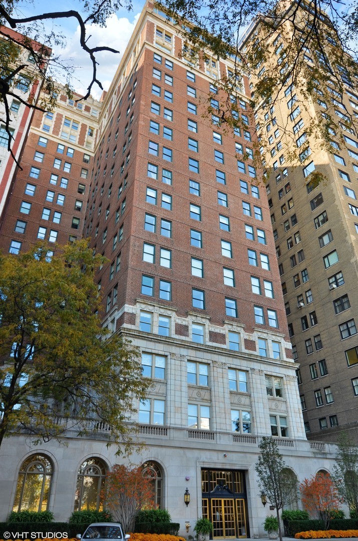 189 E Lake Shore Drive Unit: 2E