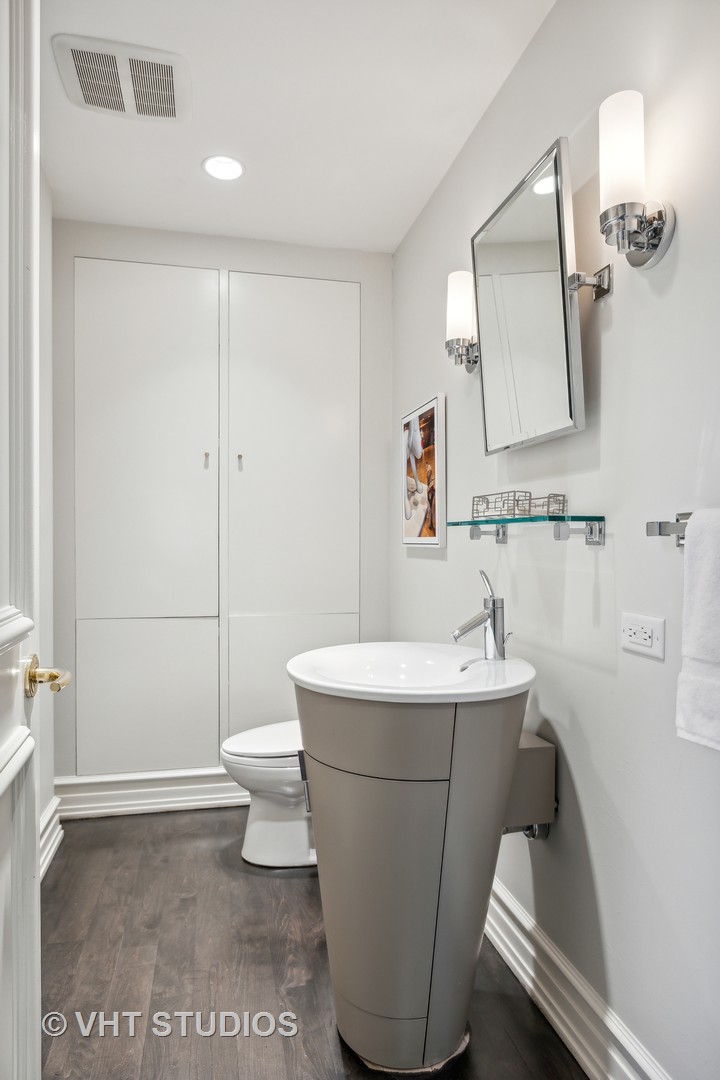 189 E Lake Shore Drive Unit: 2E