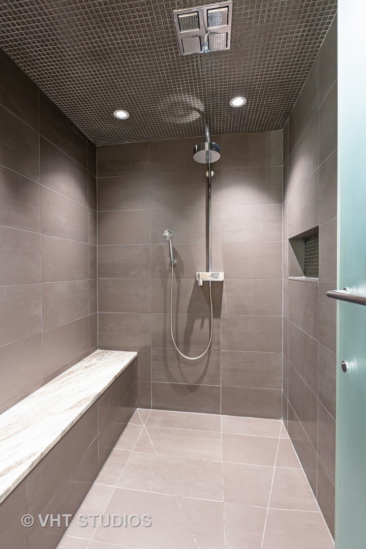 189 E Lake Shore Drive Unit: 2E