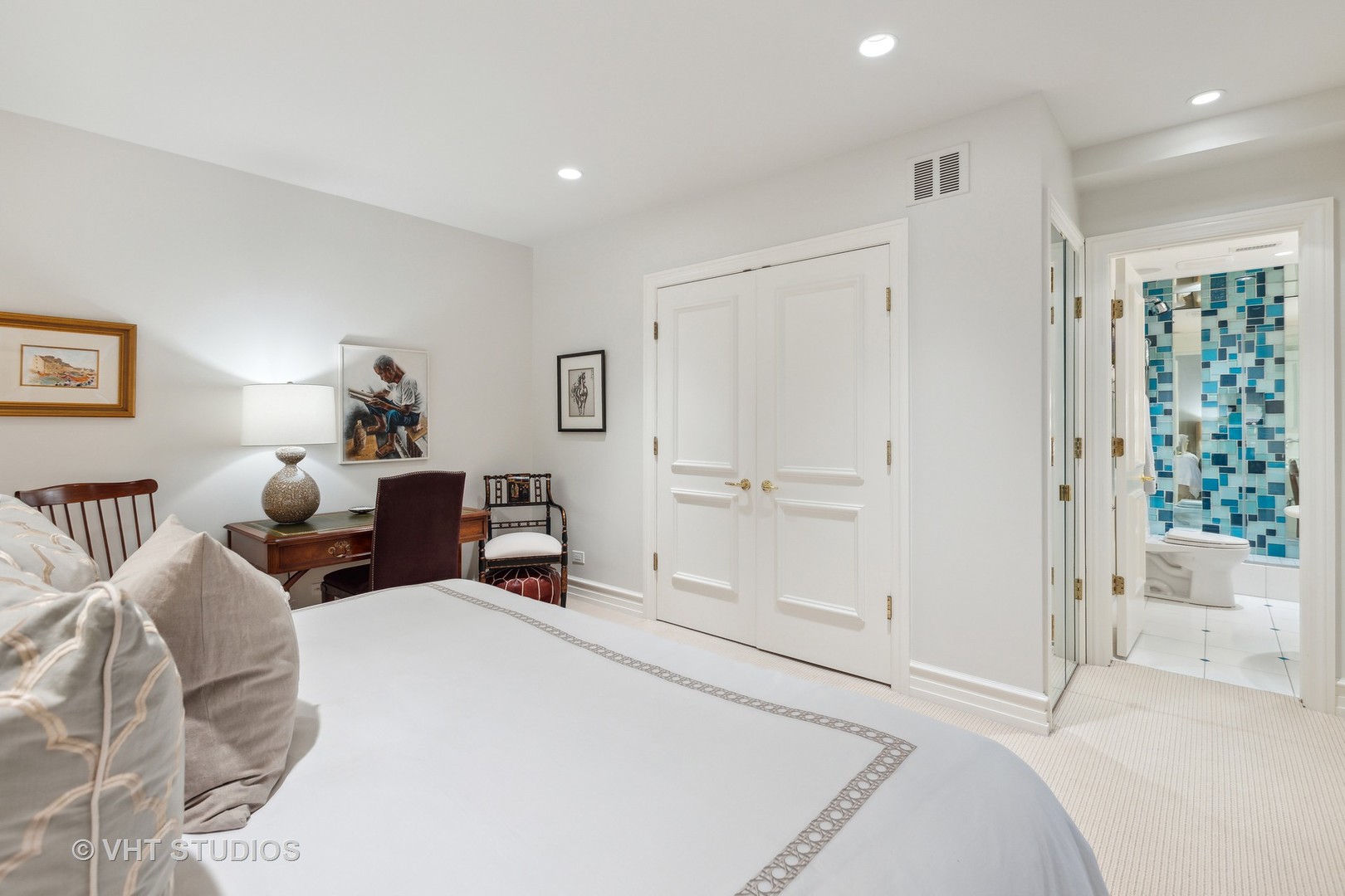 189 E Lake Shore Drive Unit: 2E