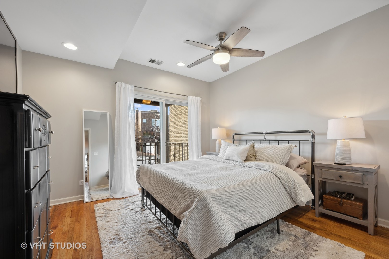 924 N Wolcott Avenue Unit: 2