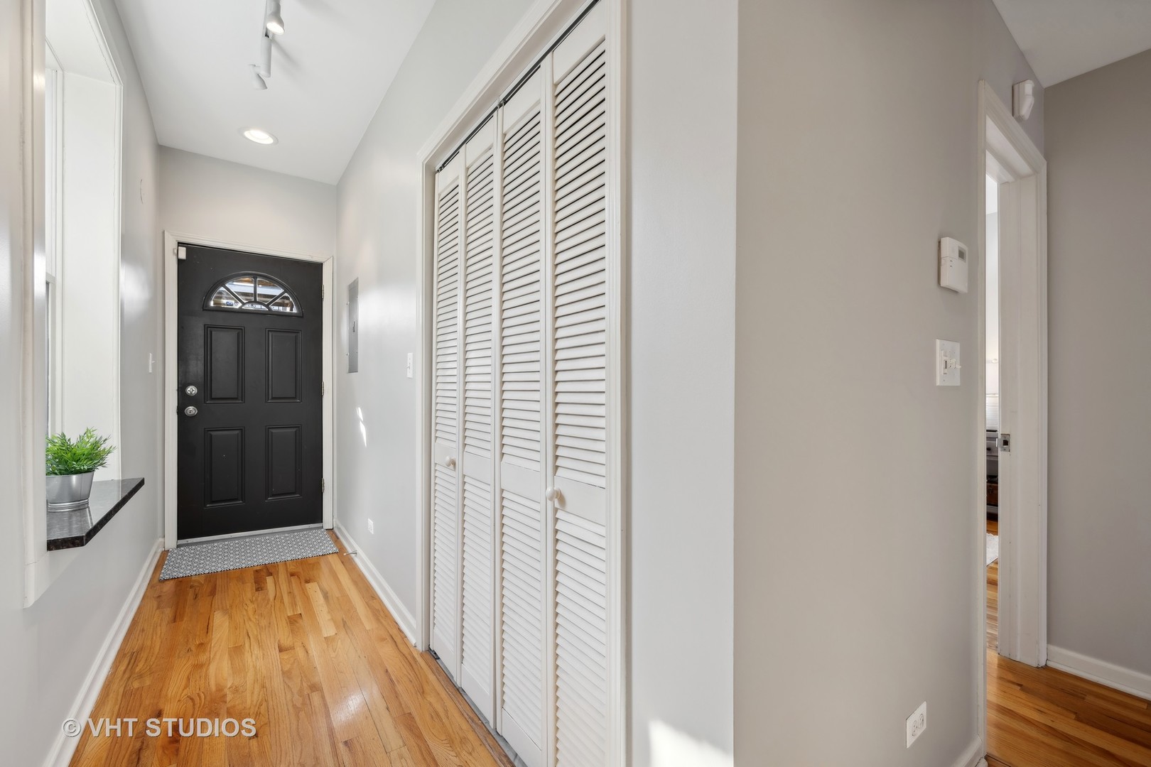 924 N Wolcott Avenue Unit: 2