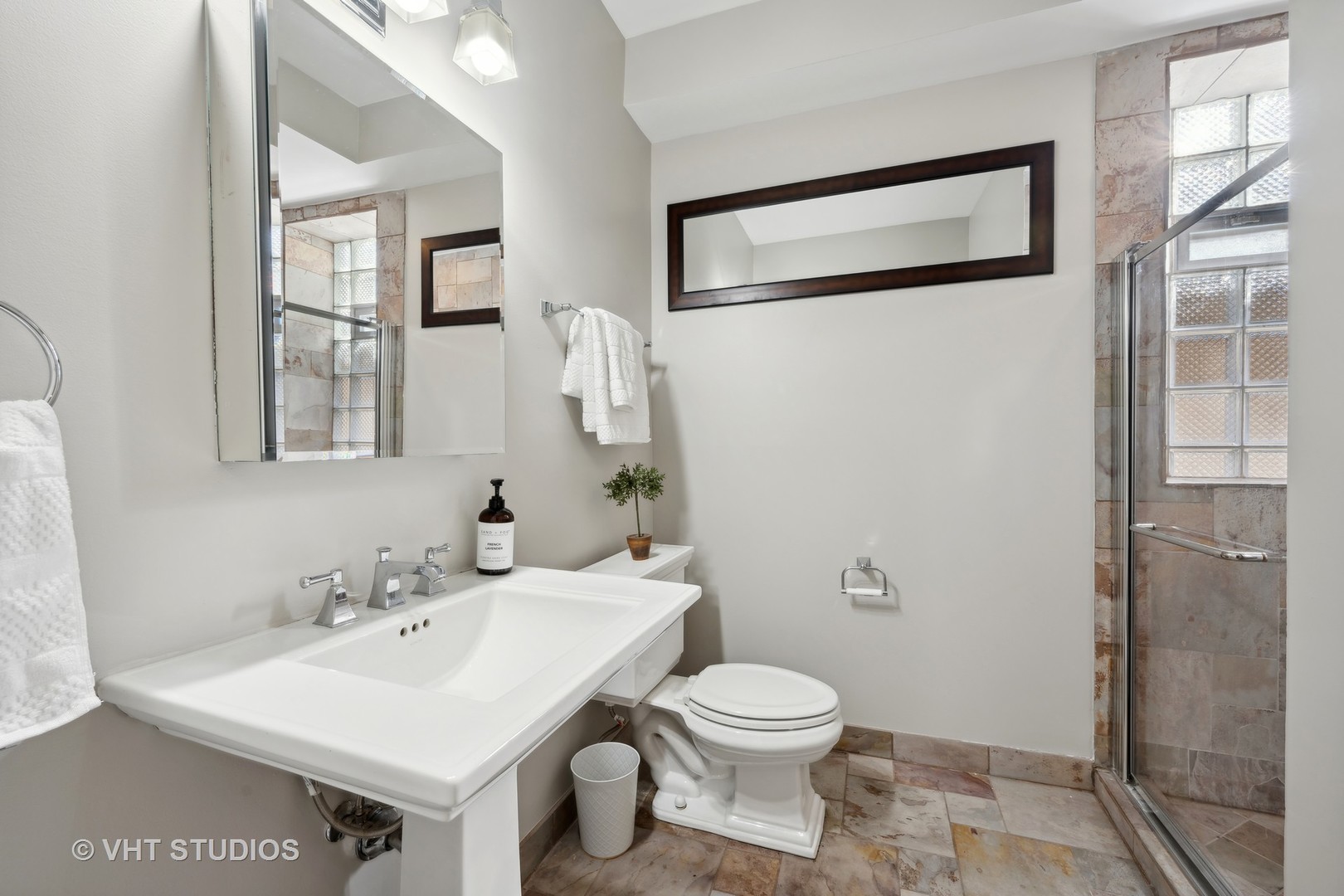 924 N Wolcott Avenue Unit: 2