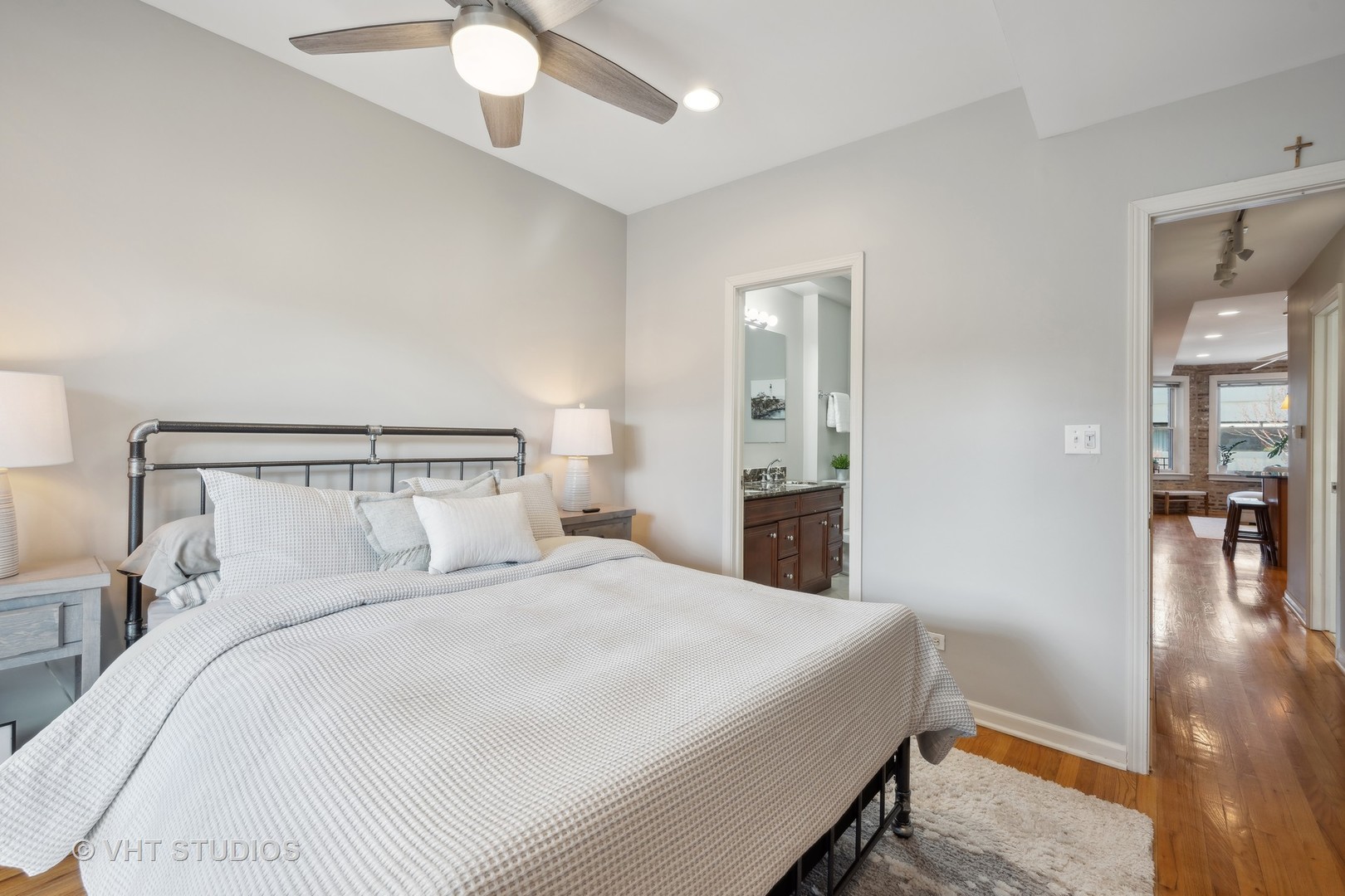 924 N Wolcott Avenue Unit: 2