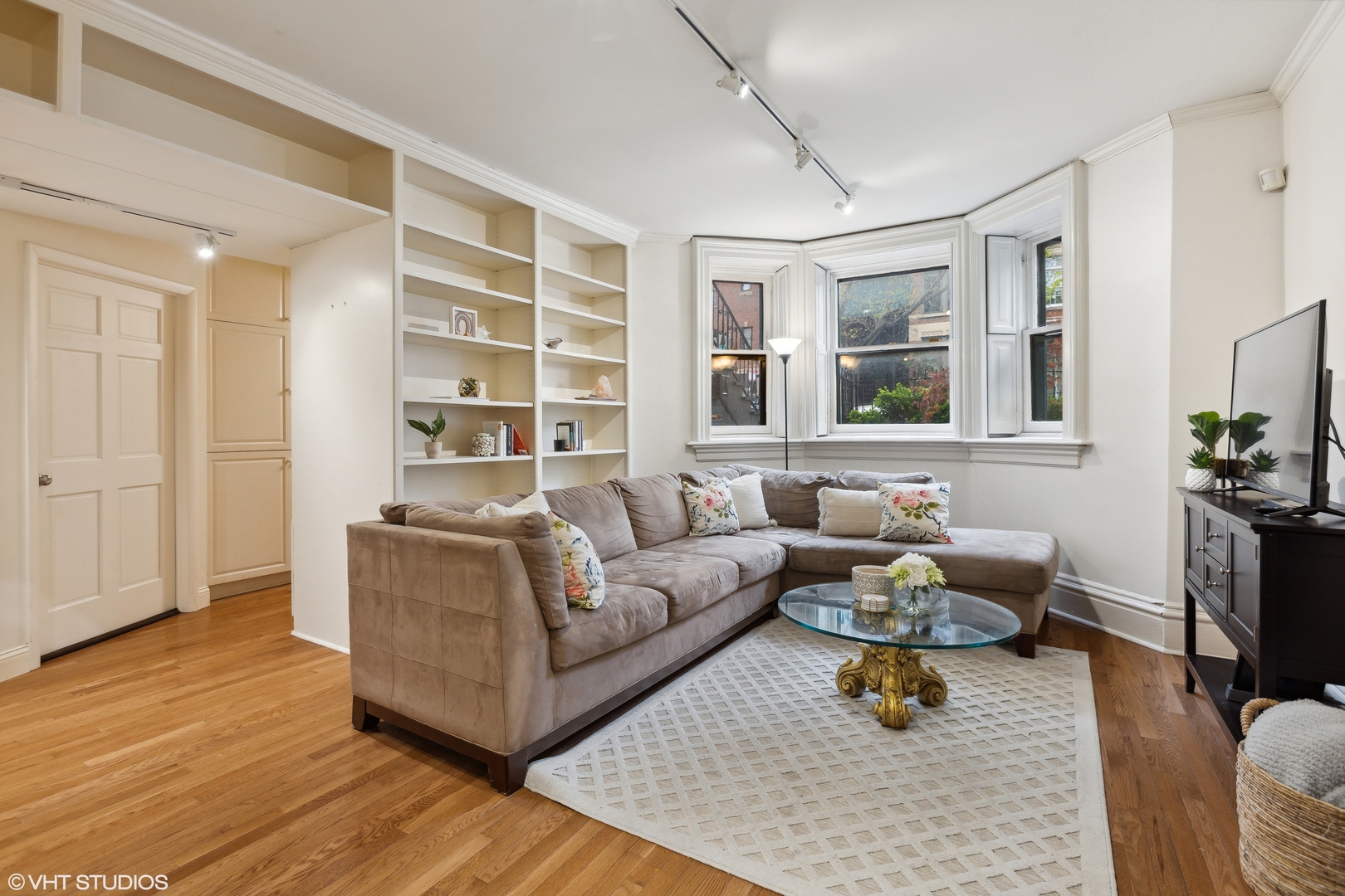 1936 N Lincoln Avenue Unit: GARDEN