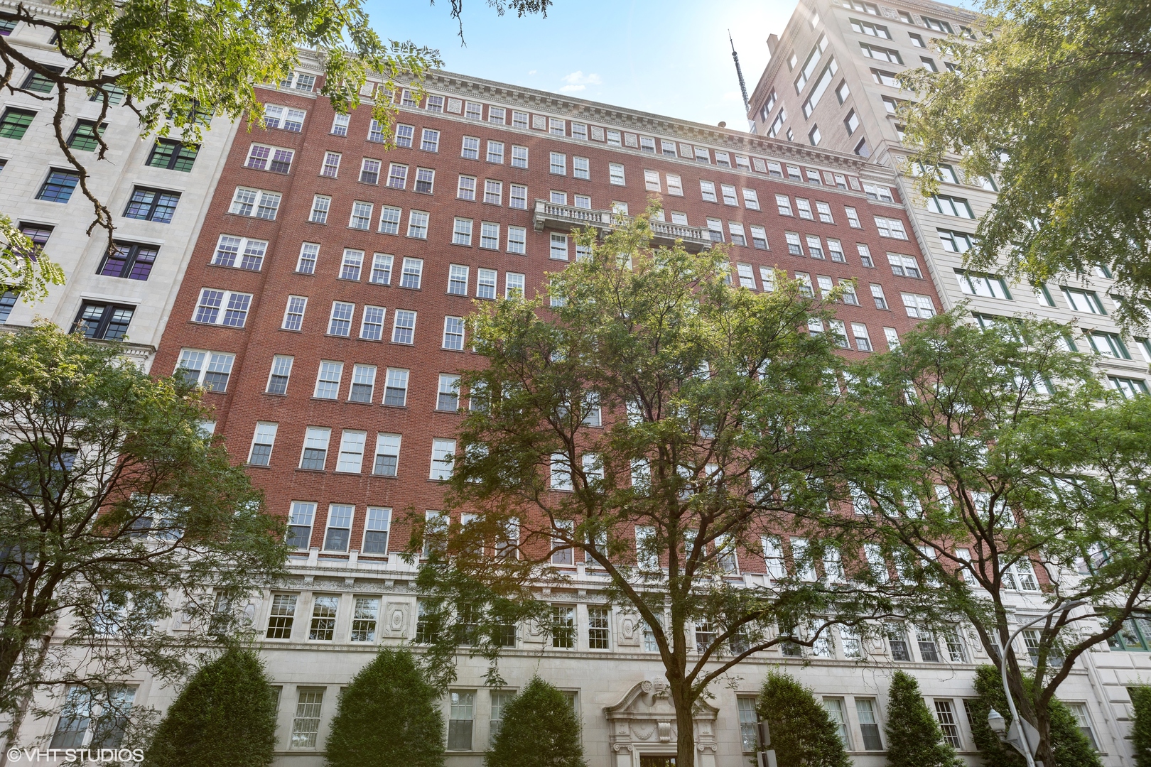 219 E Lake Shore Drive Unit: 8AB