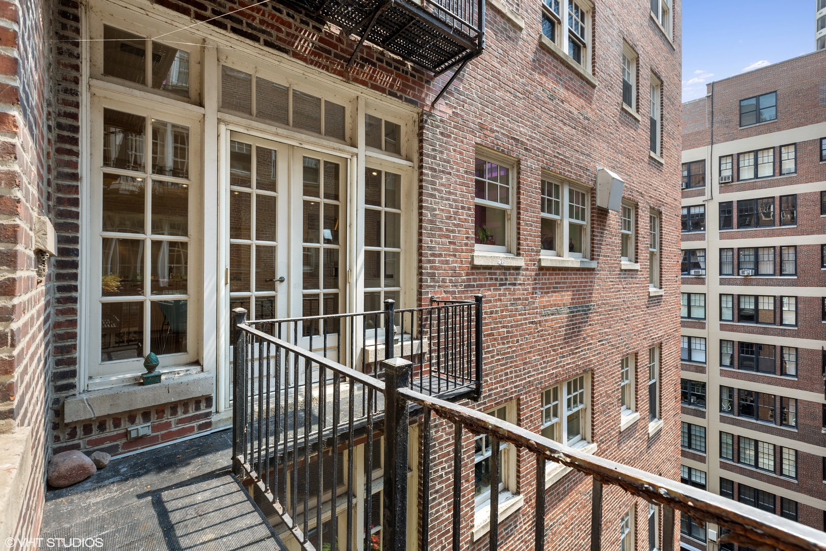 219 E Lake Shore Drive Unit: 8AB