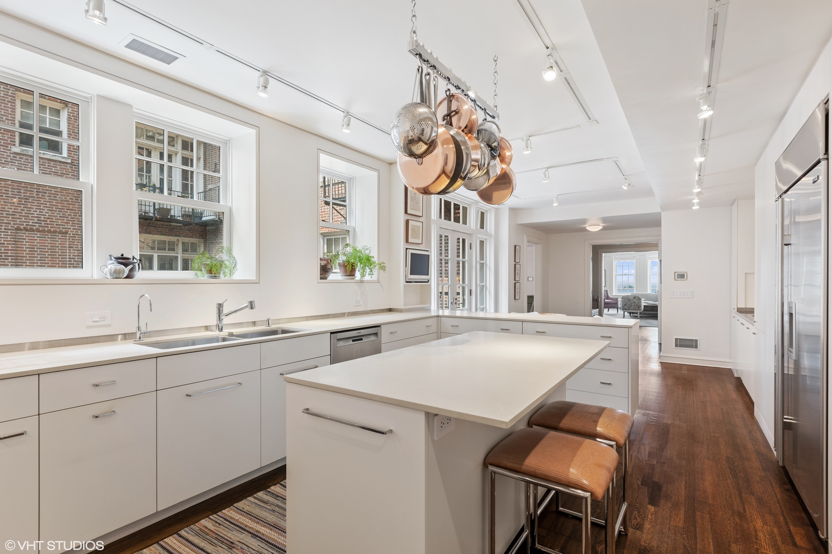 219 E Lake Shore Drive Unit: 8AB