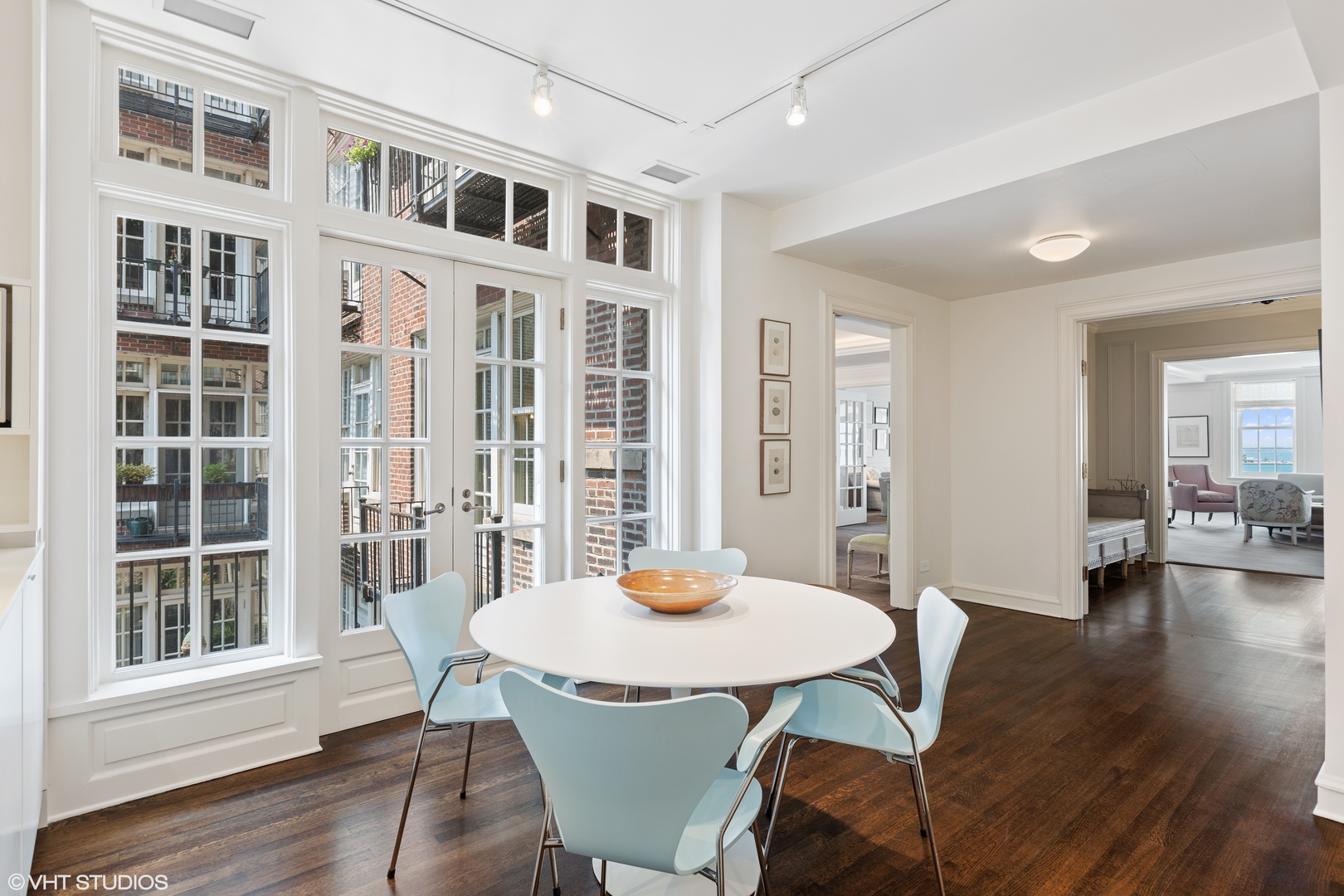 219 E Lake Shore Drive Unit: 8AB
