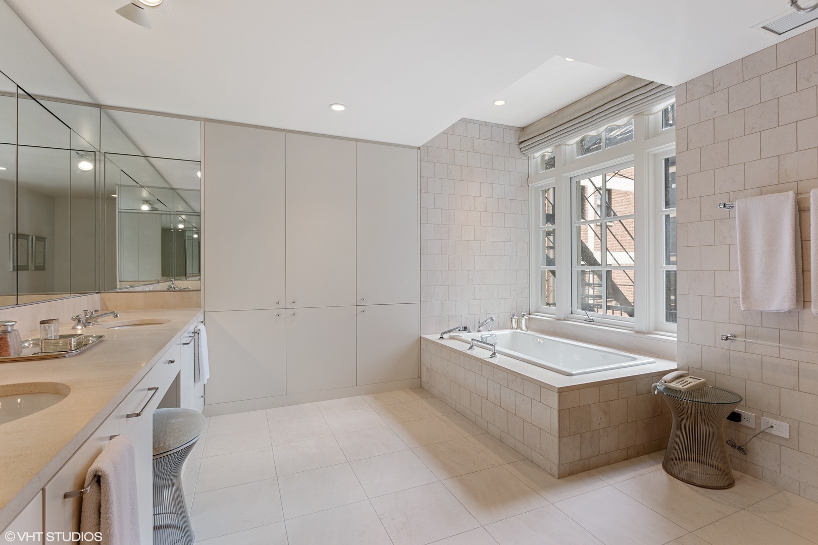 219 E Lake Shore Drive Unit: 8AB