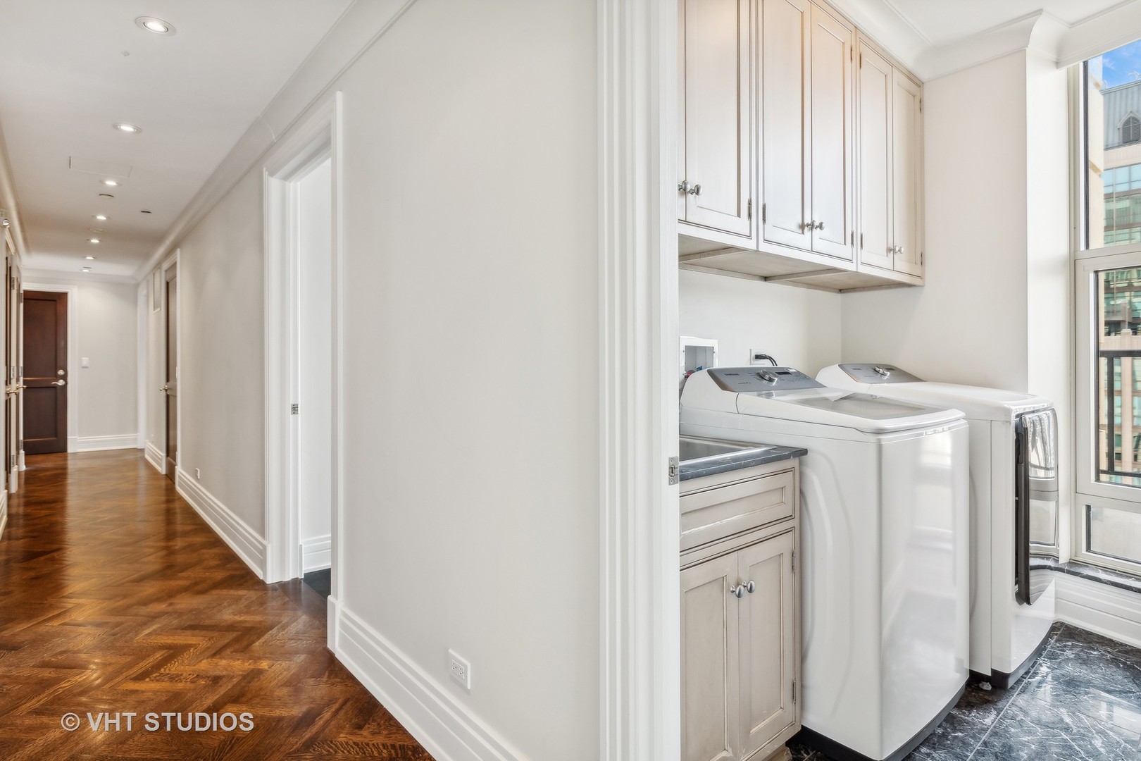 25 E Superior Street Unit: 4401