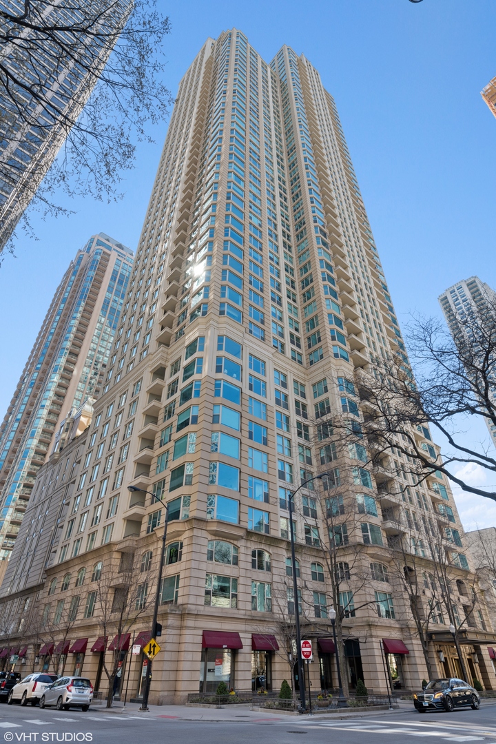 25 E Superior Street Unit: 4401