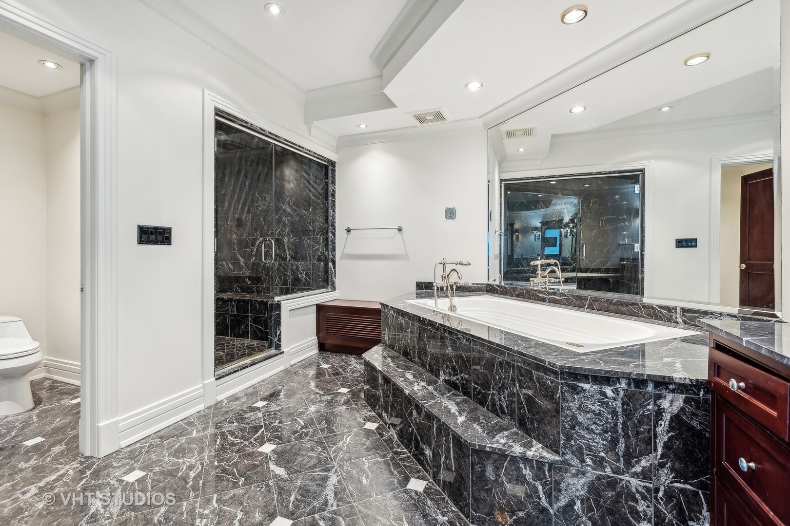 25 E Superior Street Unit: 4401