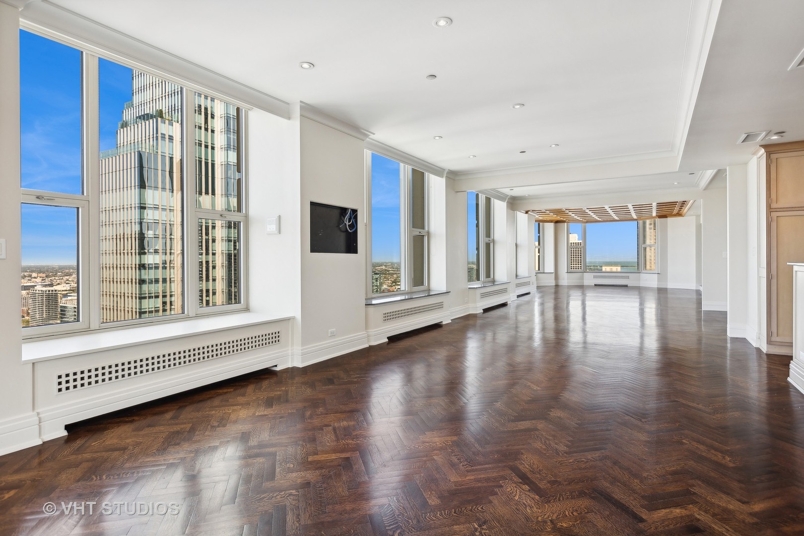25 E Superior Street Unit: 4401