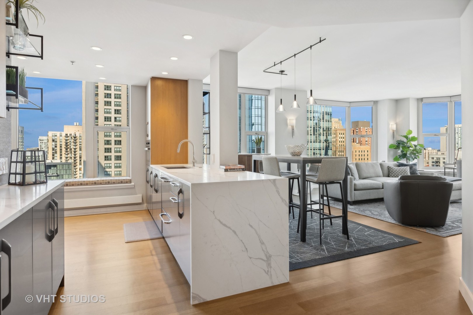 25 E SUPERIOR Street Unit: 1902