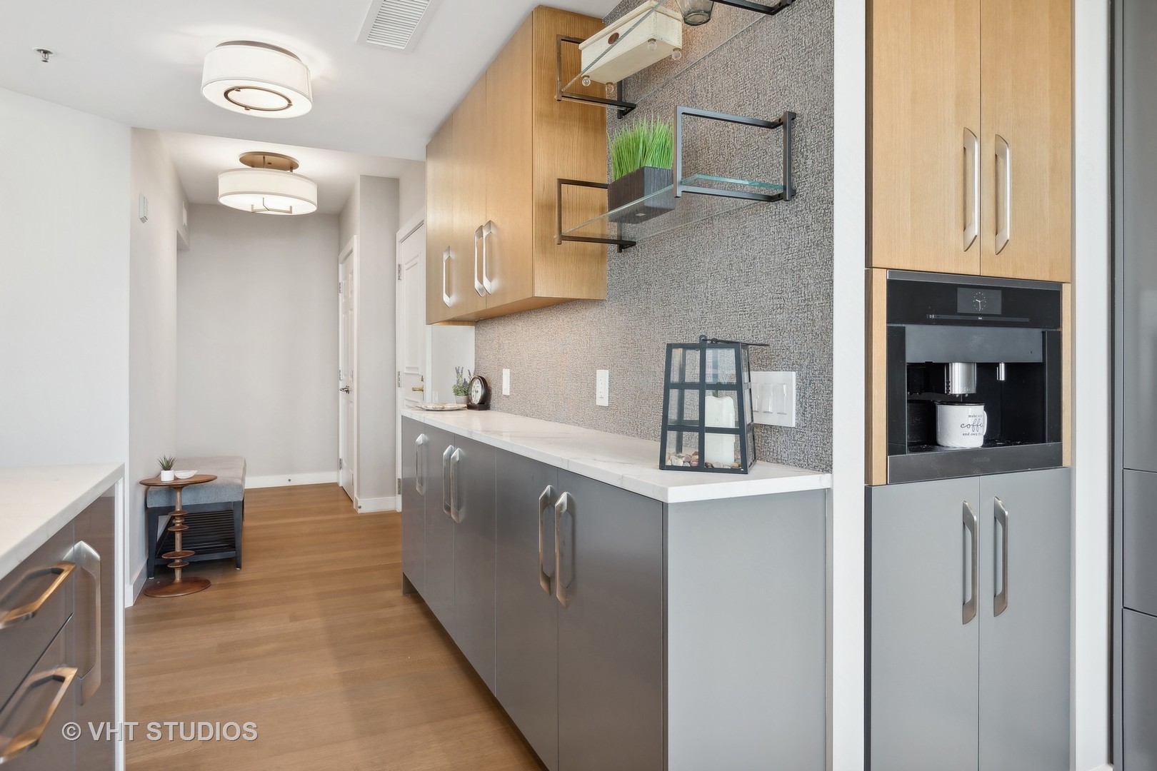 25 E SUPERIOR Street Unit: 1902