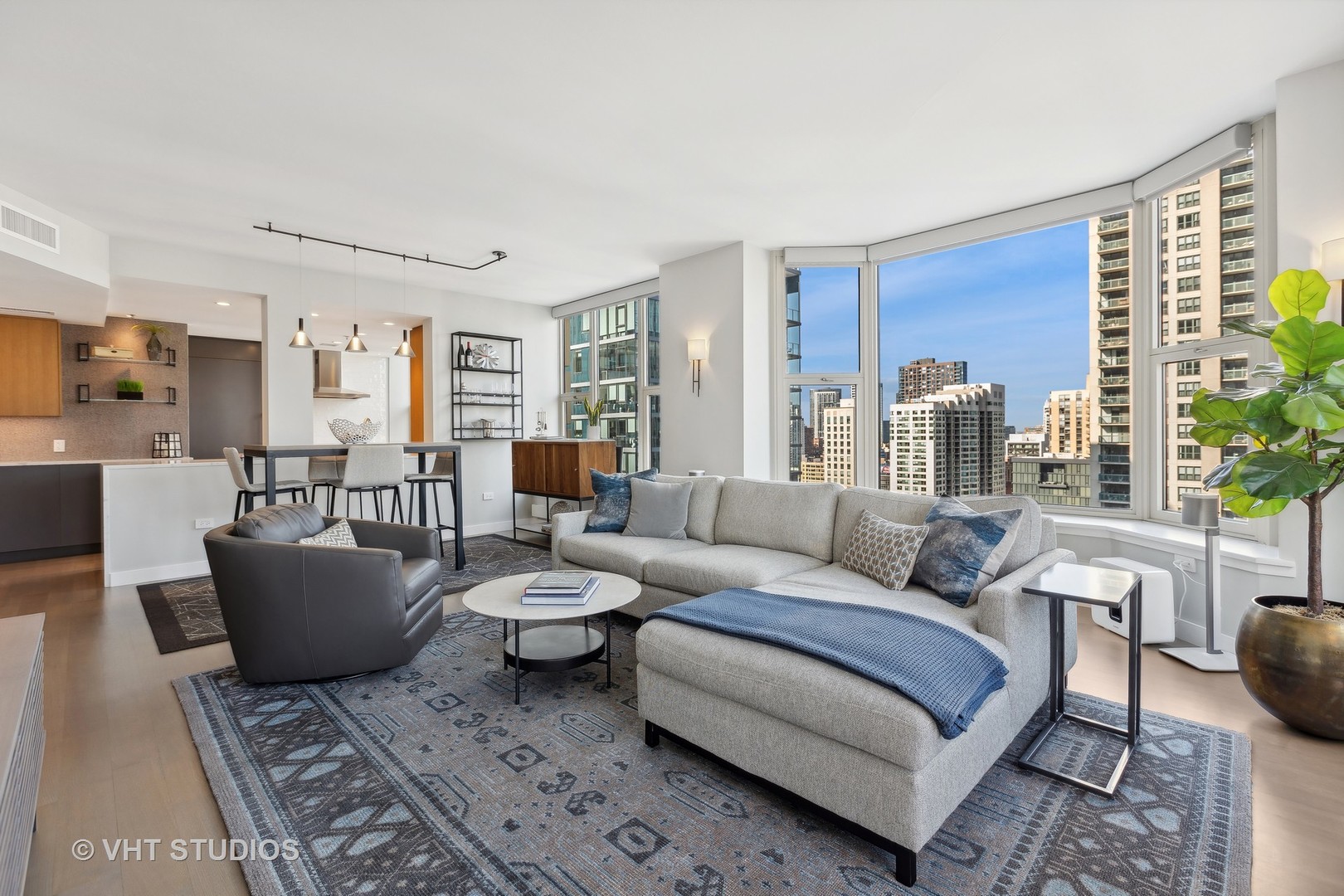 25 E SUPERIOR Street Unit: 1902