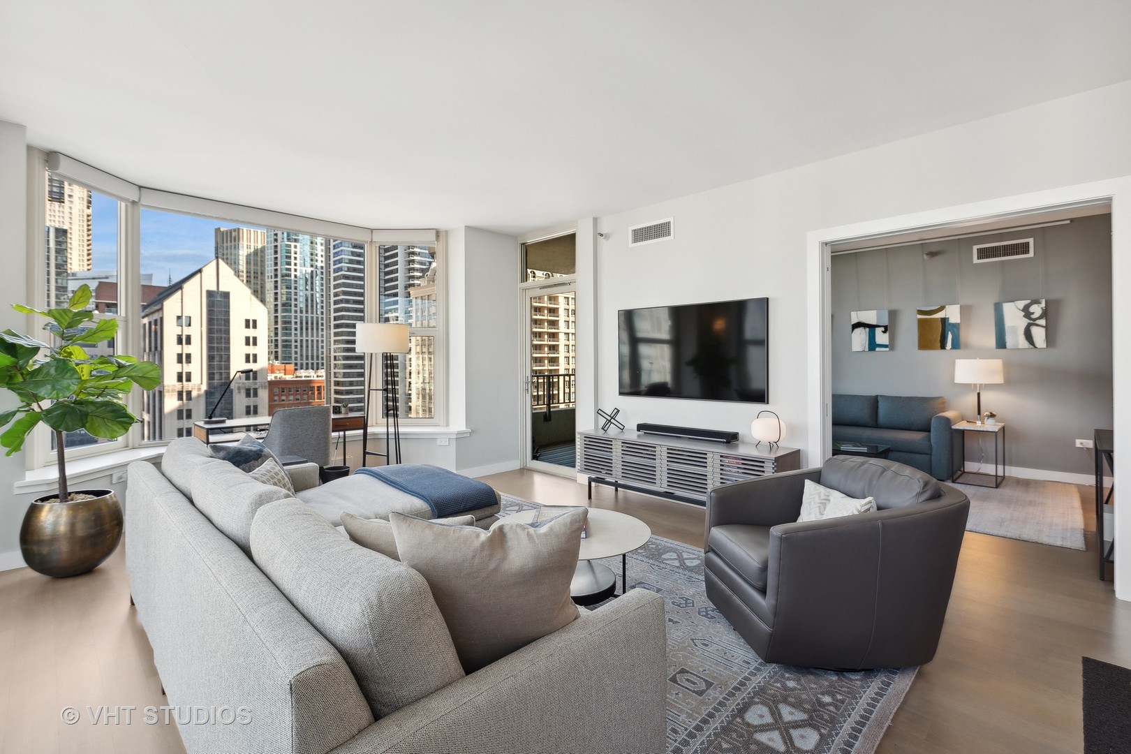 25 E SUPERIOR Street Unit: 1902