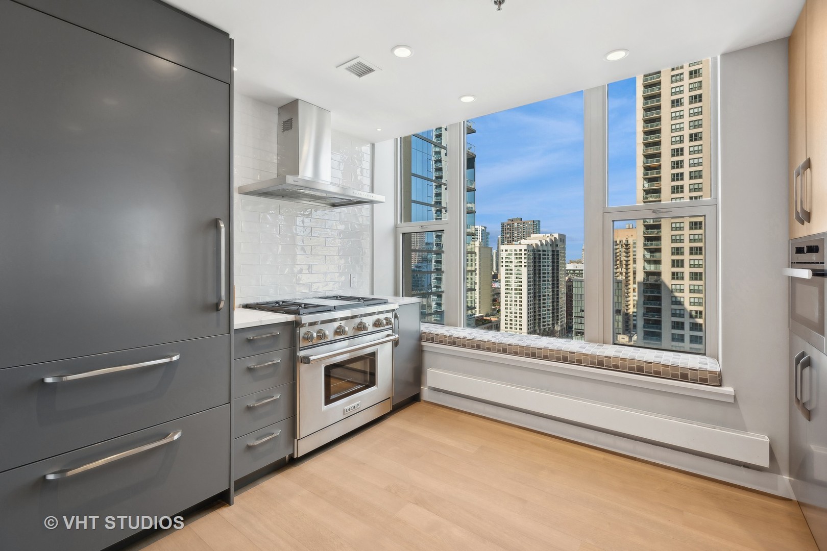 25 E SUPERIOR Street Unit: 1902