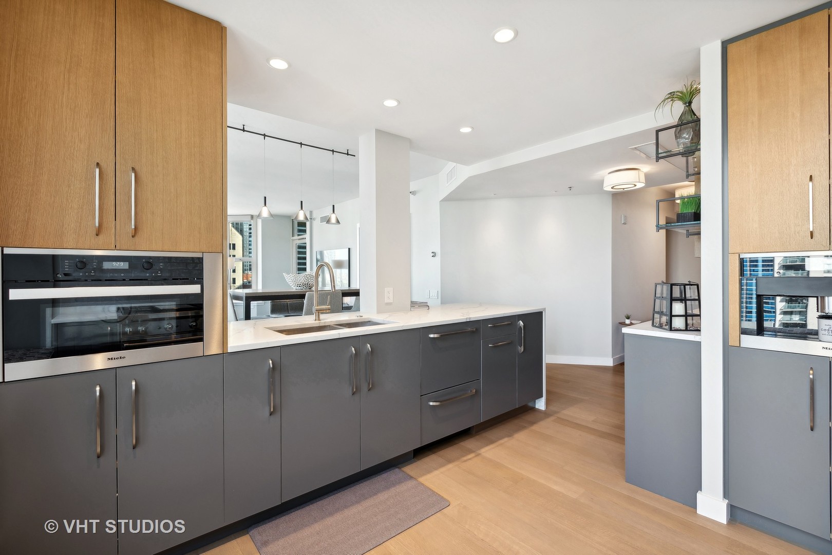 25 E SUPERIOR Street Unit: 1902