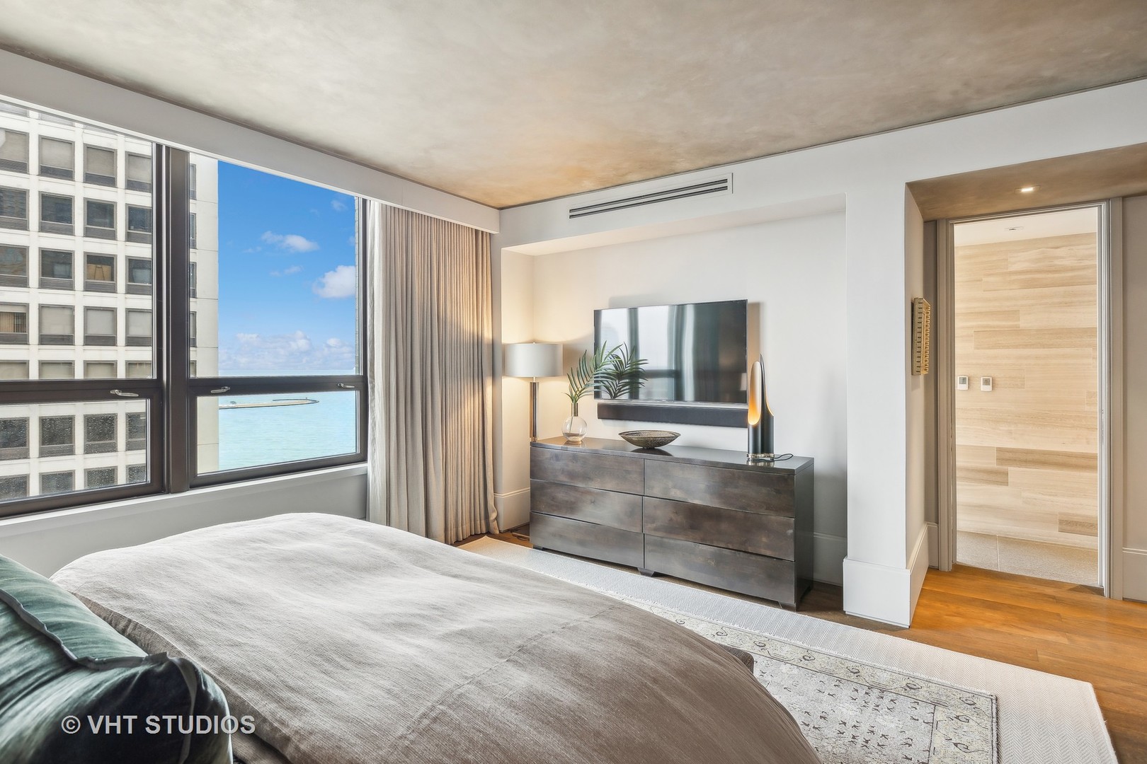 1040 N LAKE SHORE Drive Unit: 26D