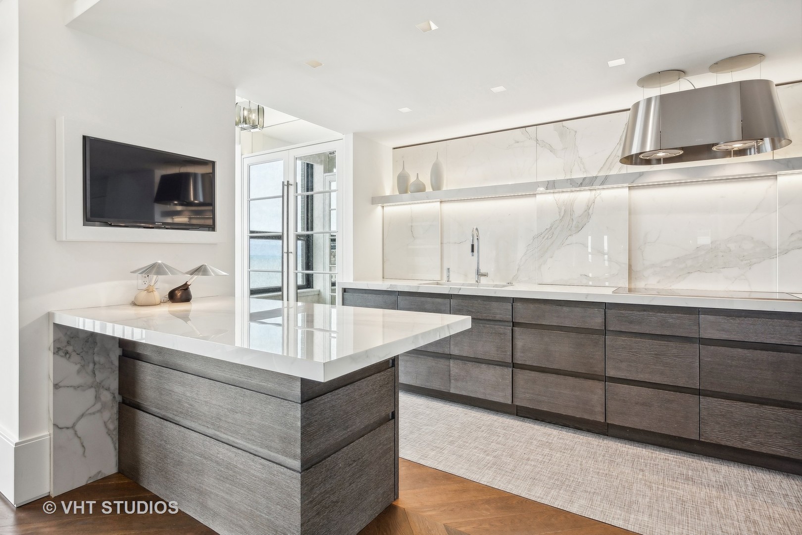 1040 N LAKE SHORE Drive Unit: 26D