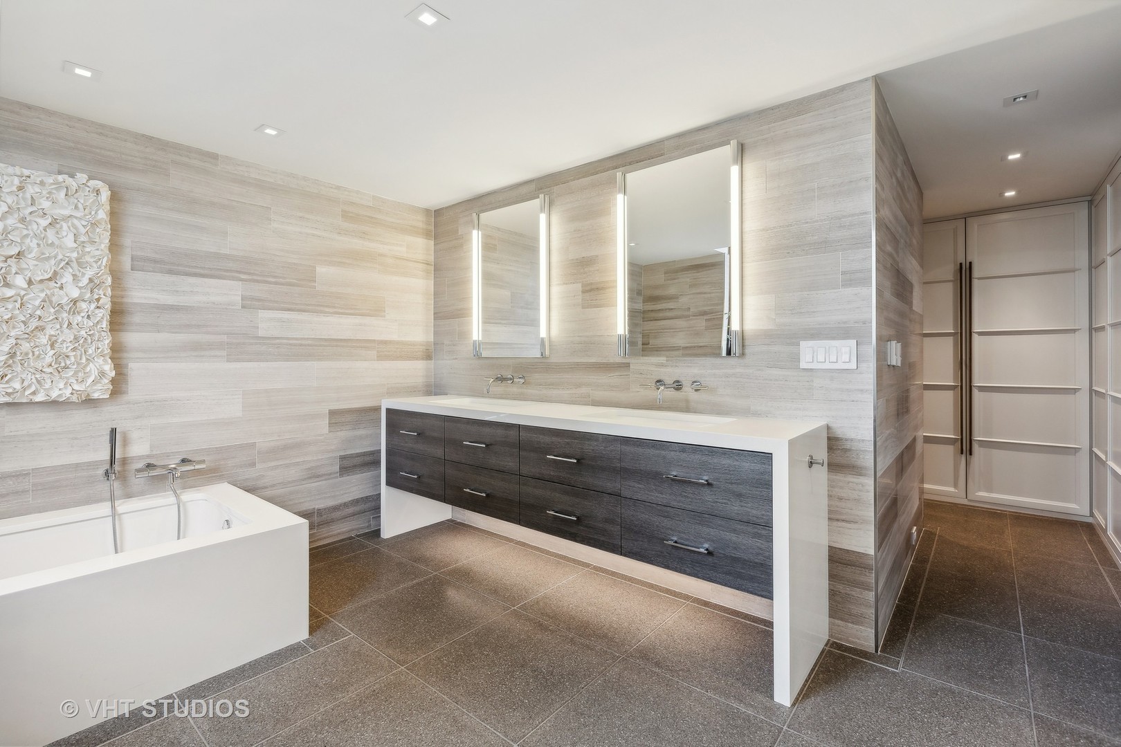 1040 N LAKE SHORE Drive Unit: 26D