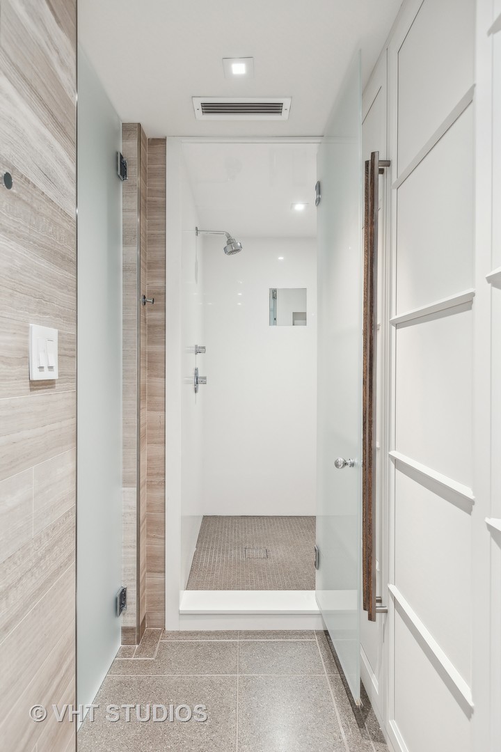 1040 N LAKE SHORE Drive Unit: 26D
