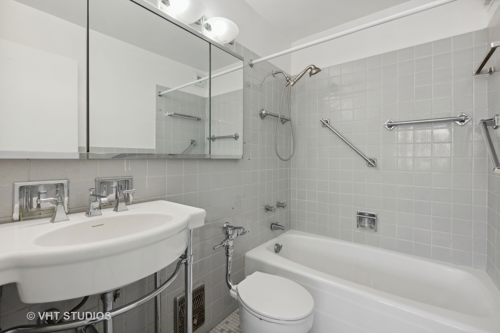 3550 N Lake Shore Drive Unit: 2501