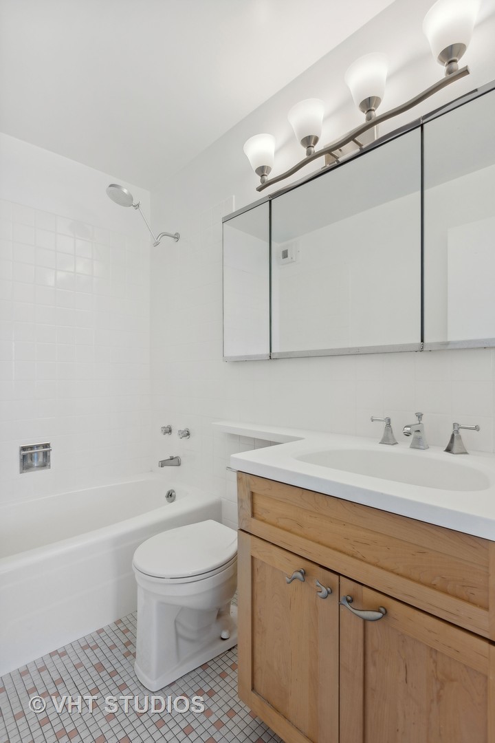 3550 N Lake Shore Drive Unit: 2501