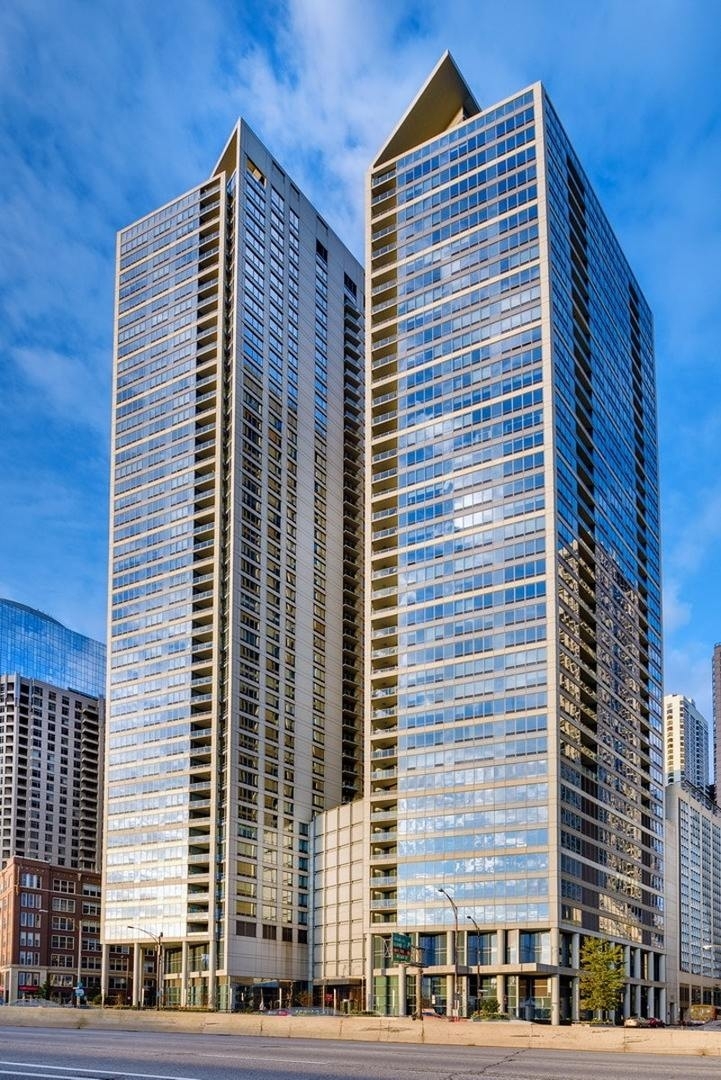 600 N Lake Shore Drive Unit: 2001