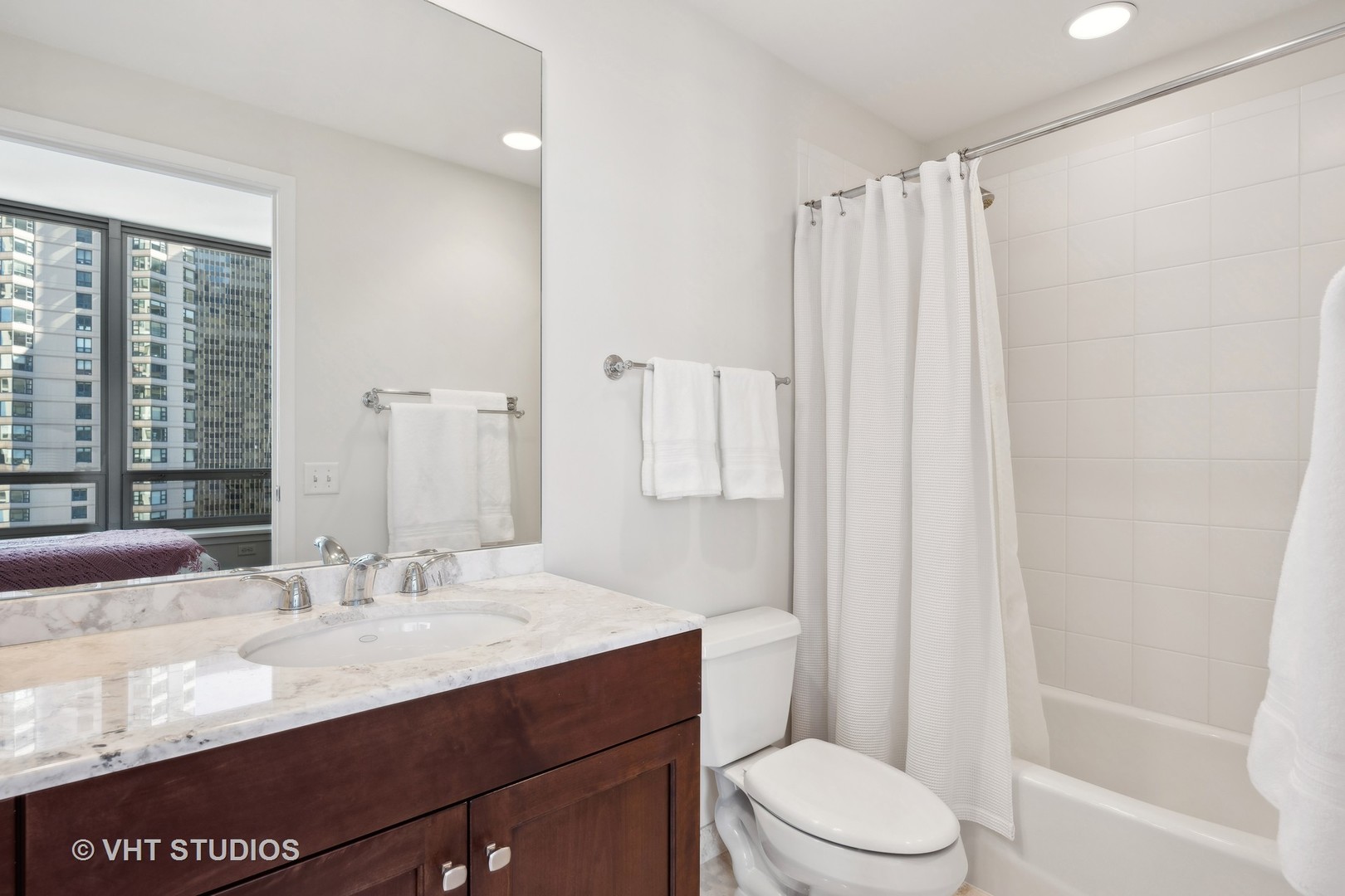 600 N Lake Shore Drive Unit: 2001