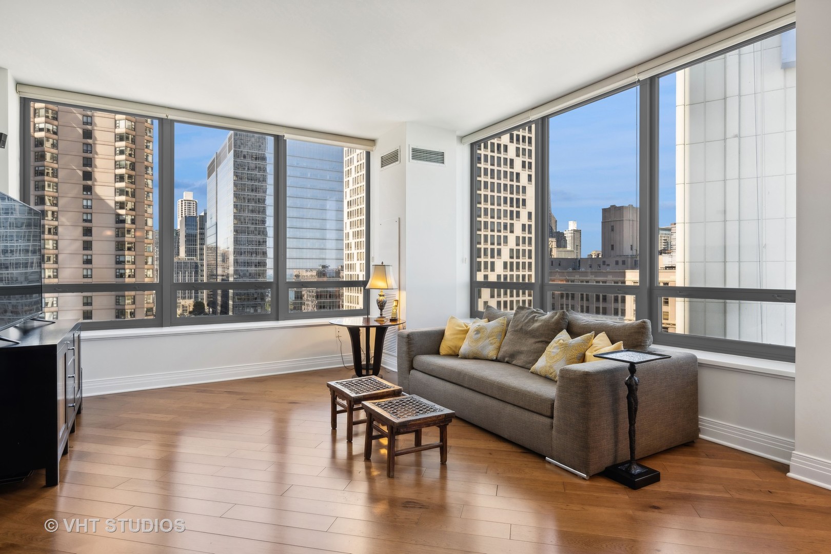 600 N Lake Shore Drive Unit: 2001