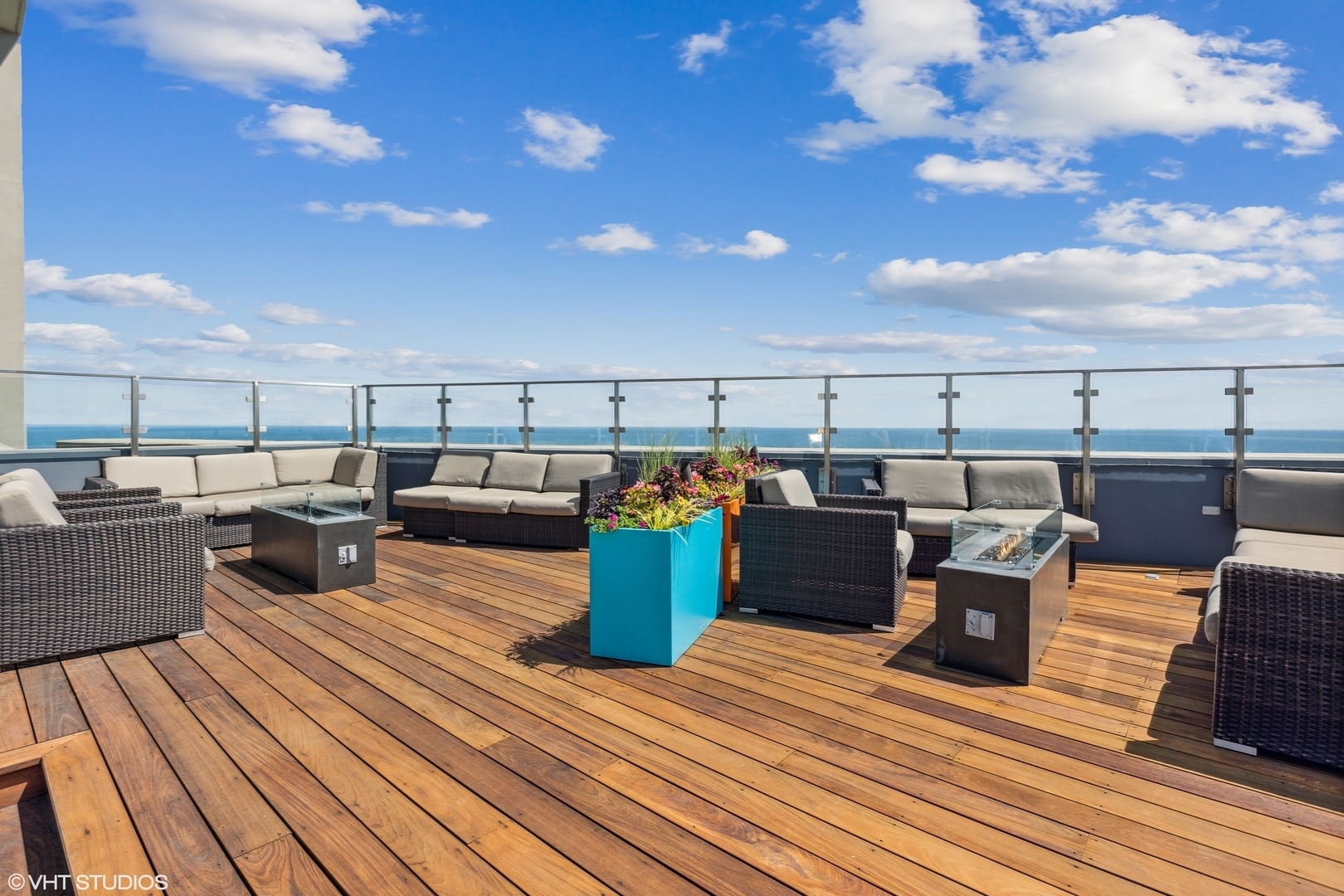 600 N Lake Shore Drive Unit: 2001