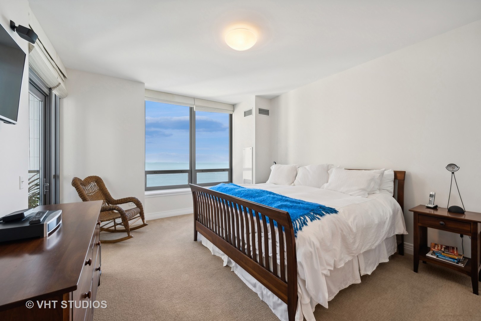 600 N Lake Shore Drive Unit: 2001