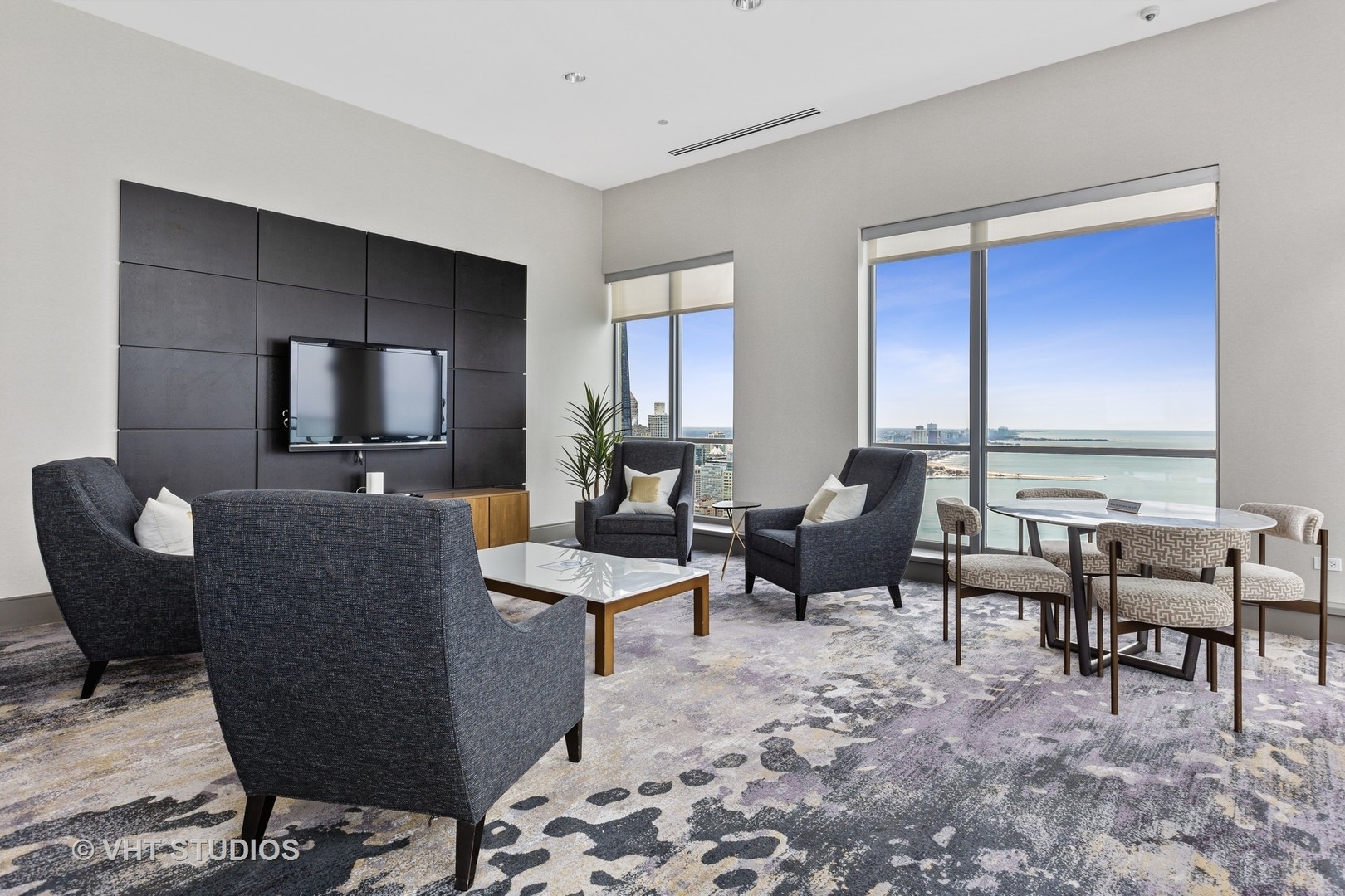 600 N Lake Shore Drive Unit: 2001