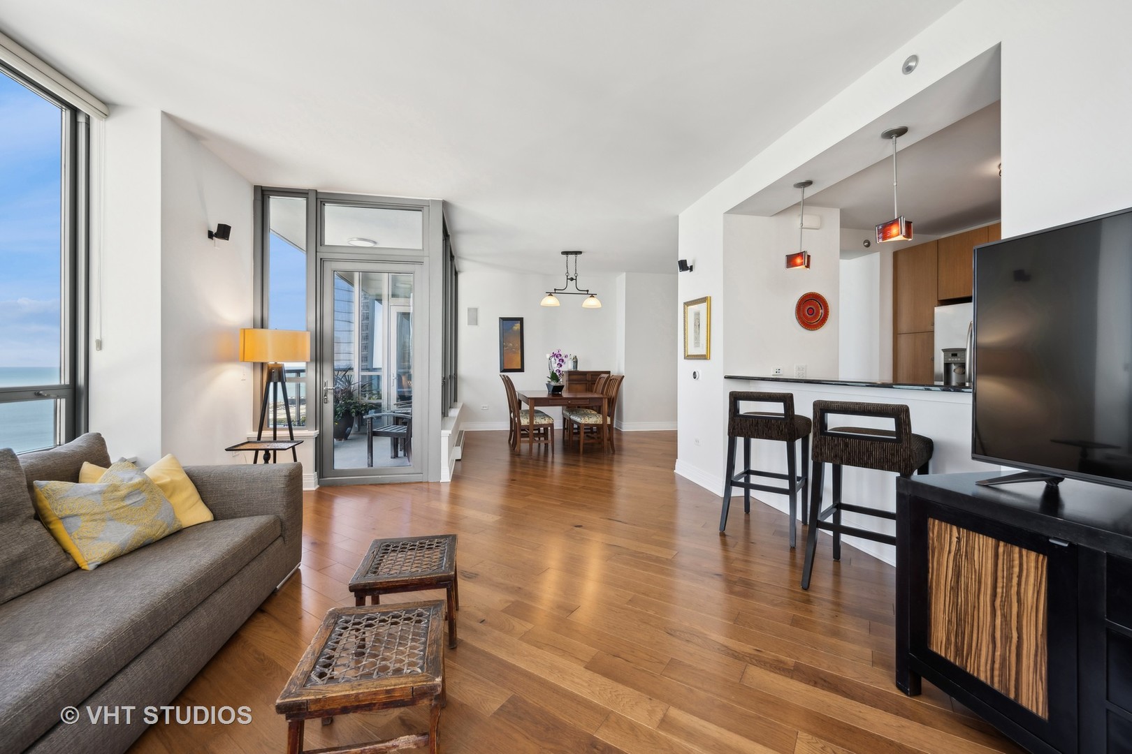 600 N Lake Shore Drive Unit: 2001