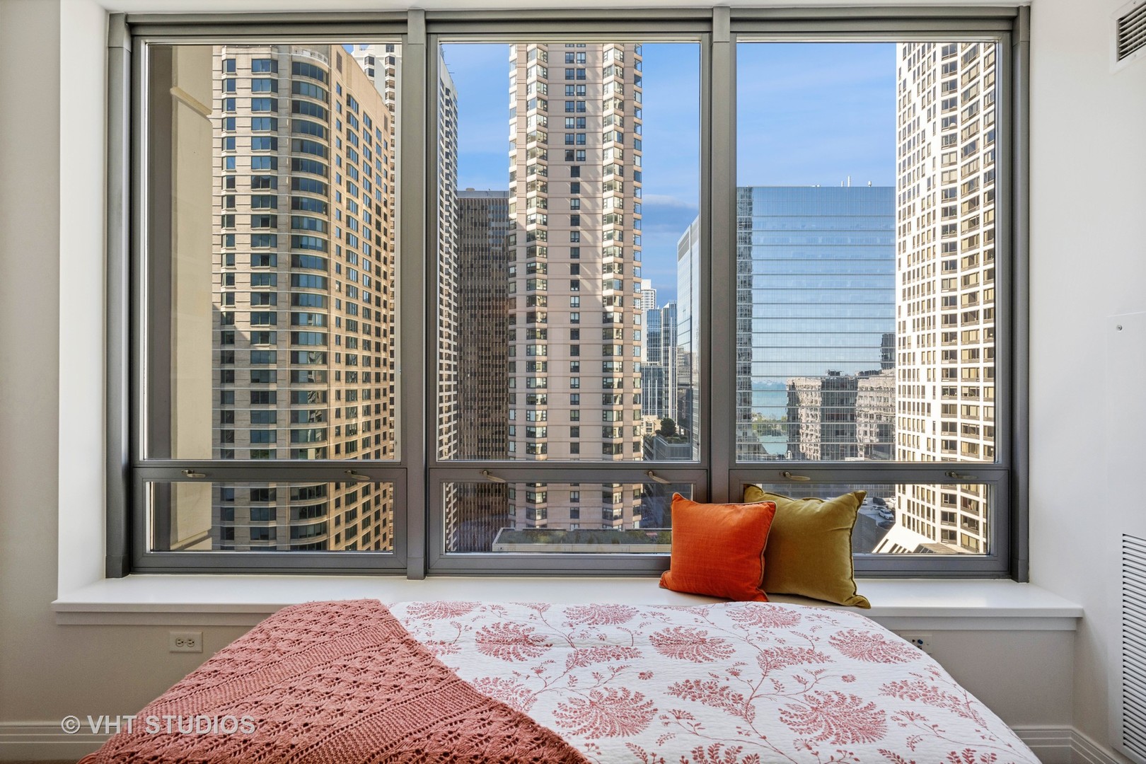 600 N Lake Shore Drive Unit: 2001