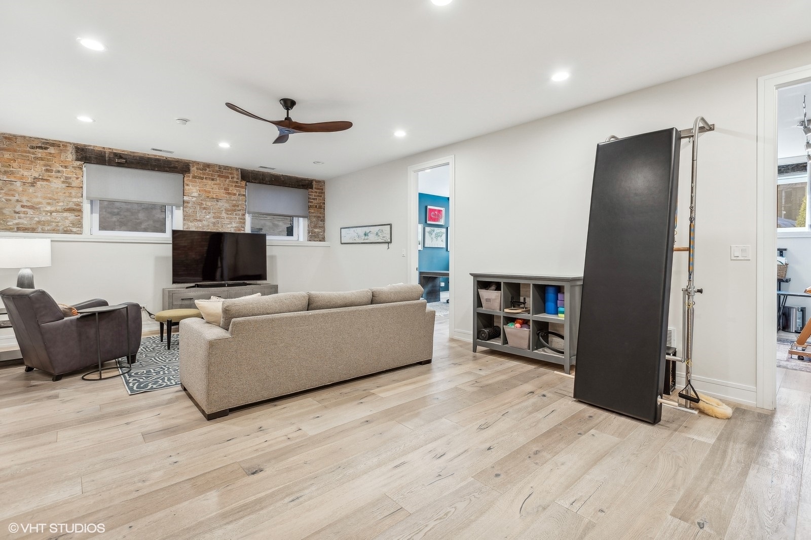 915 N HOYNE Avenue Unit: 2