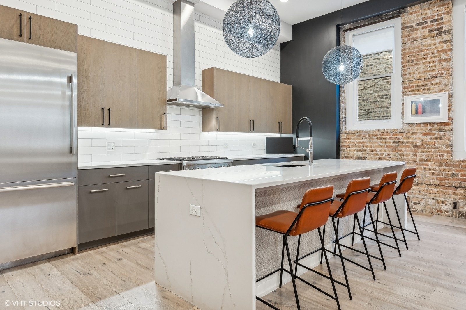 915 N HOYNE Avenue Unit: 2