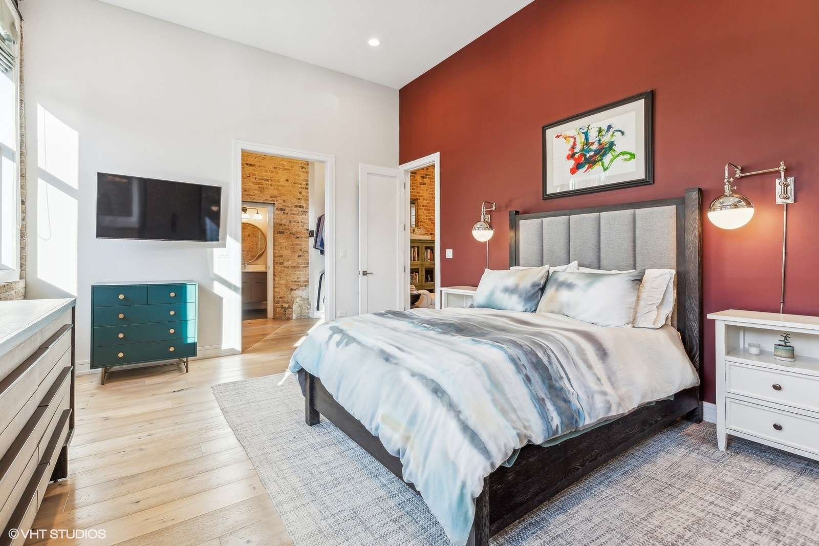 915 N HOYNE Avenue Unit: 2