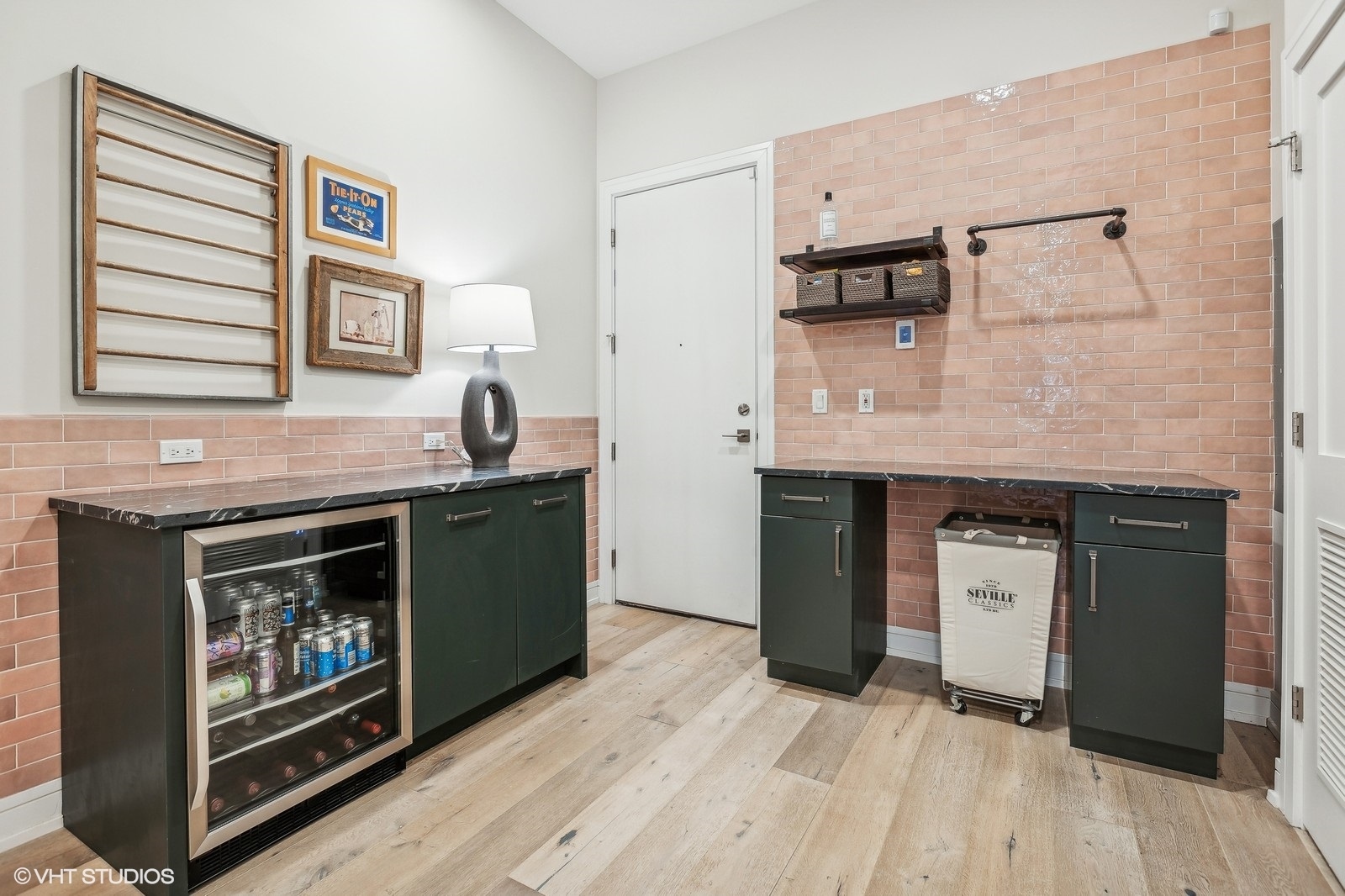 915 N HOYNE Avenue Unit: 2