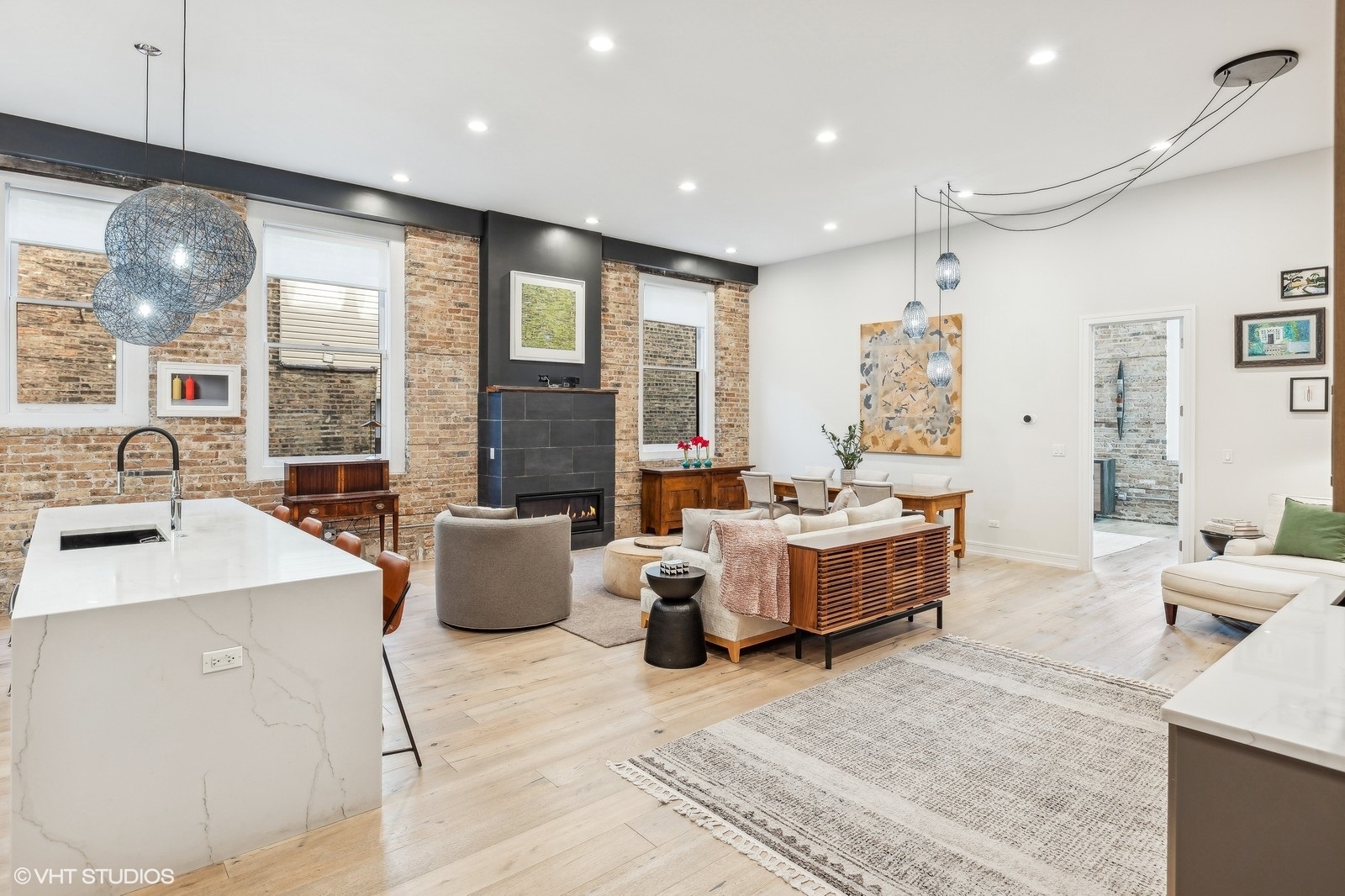 915 N HOYNE Avenue Unit: 2