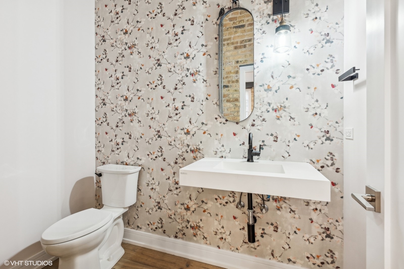 915 N HOYNE Avenue Unit: 2