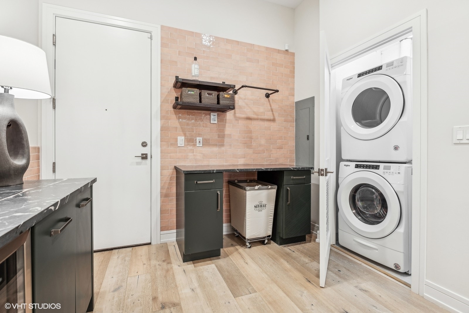 915 N HOYNE Avenue Unit: 2