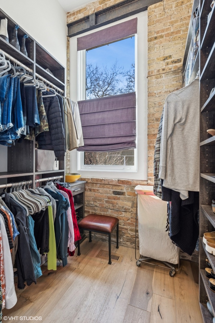 915 N HOYNE Avenue Unit: 2