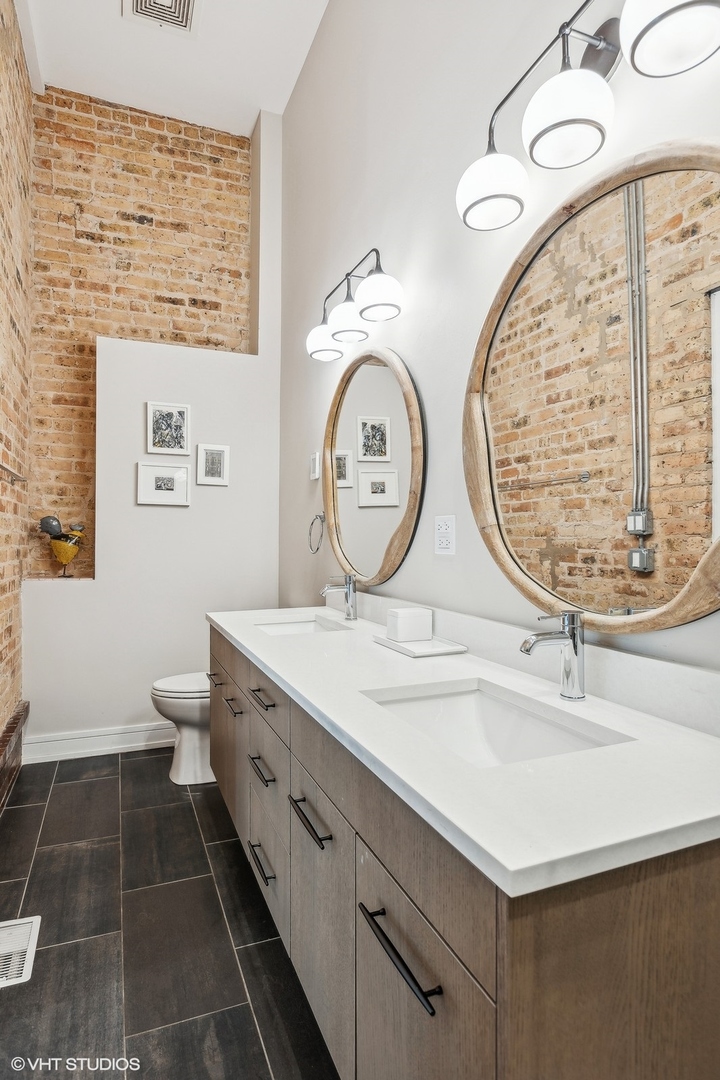 915 N HOYNE Avenue Unit: 2